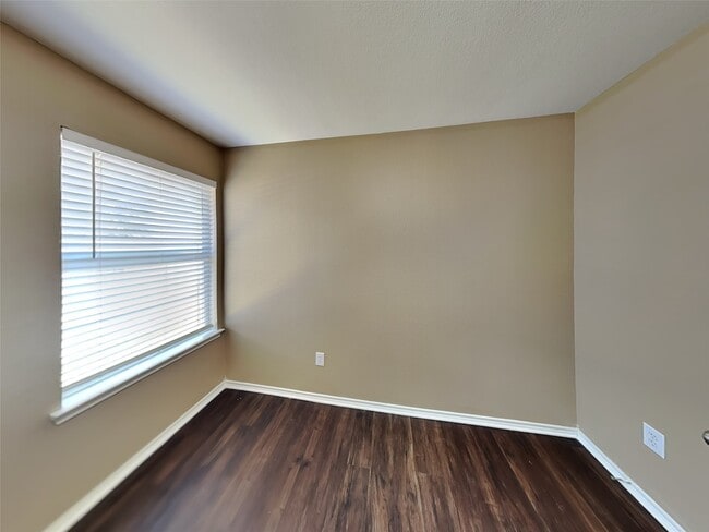 Building Photo - 18494 Sunrise Pines Dr