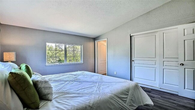 Building Photo - 1090 Walnut Woods Ct