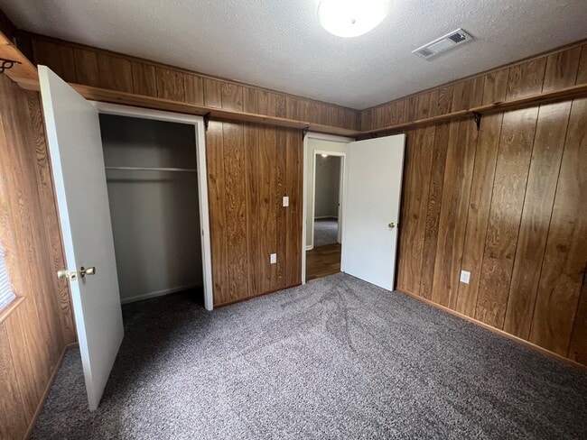 Building Photo - 3 bedroom 1 bathroom in Northport