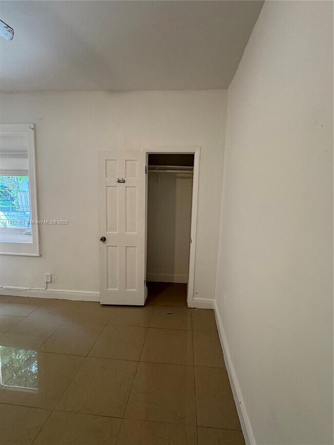Building Photo - 1560 NW 25th Ave