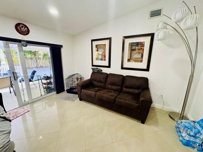 Building Photo - 10003 SW 147th Ct