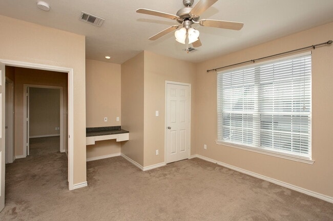 Building Photo - 411 Montauk Ct