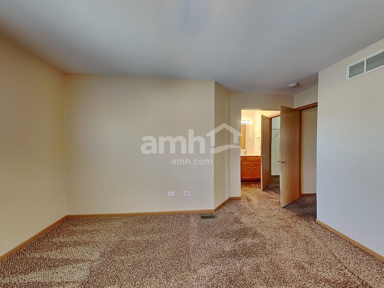 Building Photo - 6511 Benich Ln