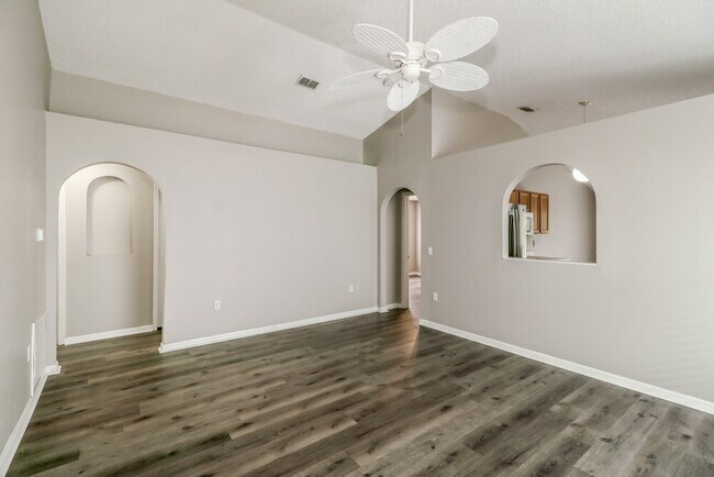 Building Photo - 30220 Birdhouse Dr