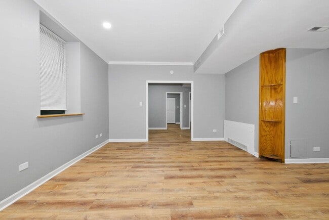 Building Photo - Duplex Two Bedroom Unit Available in South Shore