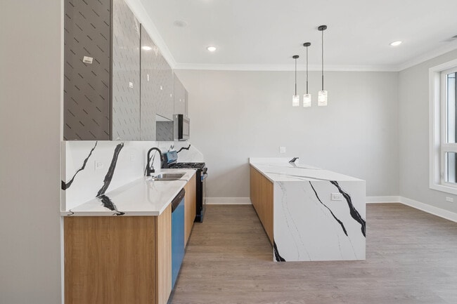 Building Photo - 4839 W Huron St