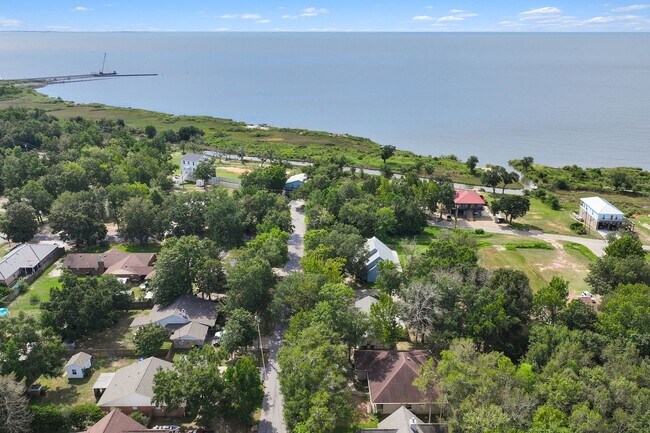Building Photo - 3 Bedroom Home in Ocean Springs
