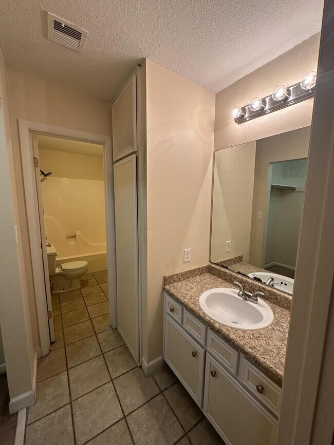 Building Photo - 334 Woodham Ct
