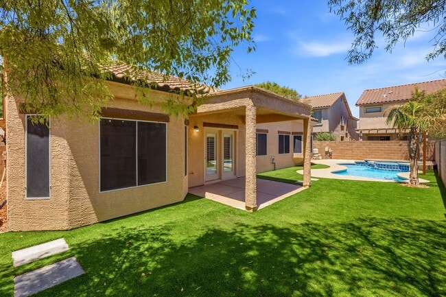 Building Photo - Beautiful Remodeled Single-Story Home W/ Pool in Southern Highlands