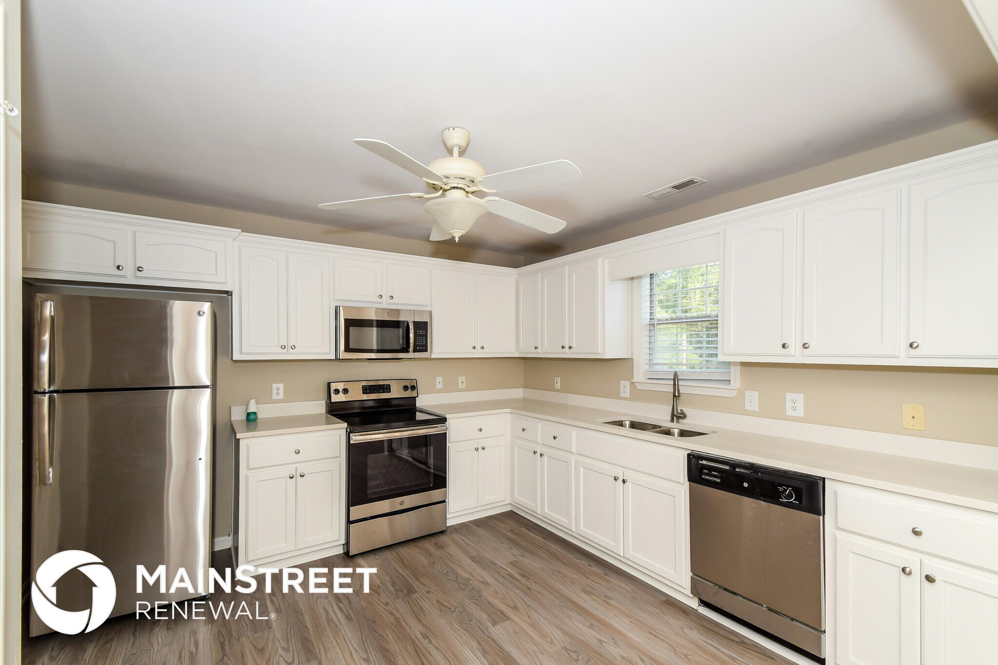 Building Photo - 9490 Cumberland Oaks Dr