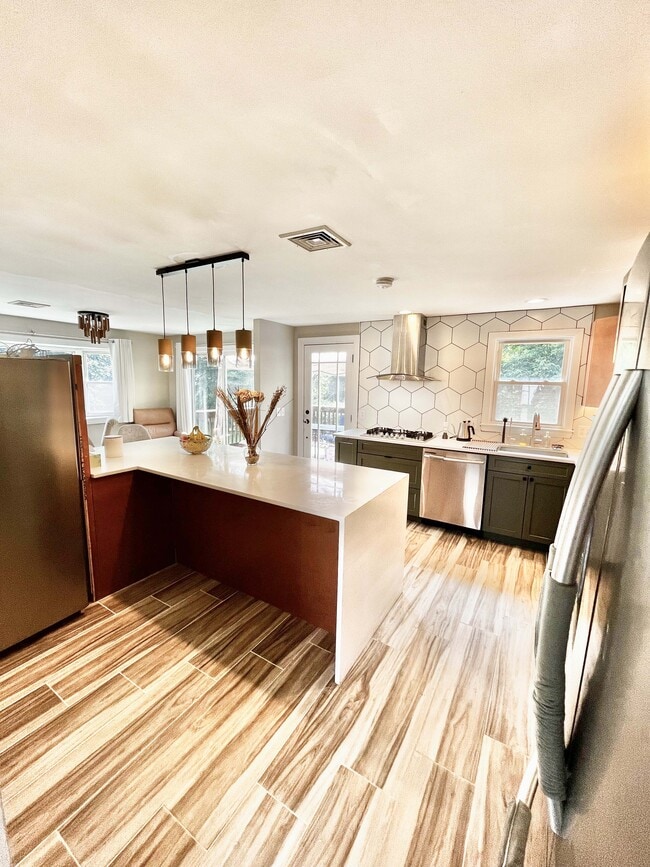 Building Photo - 6 Larson Cir