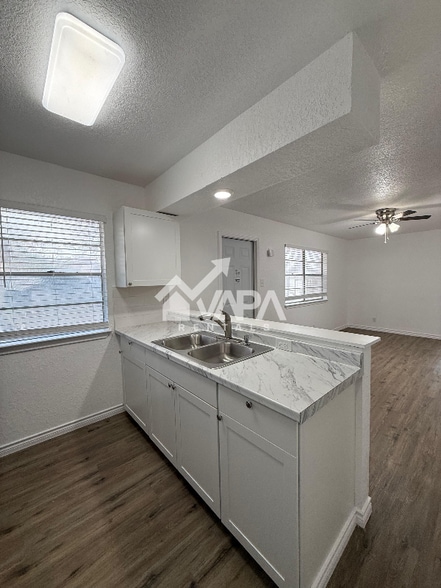 Building Photo - 7131 Rolling Hills Ln