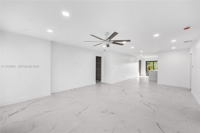 Building Photo - 218 SE 2nd St