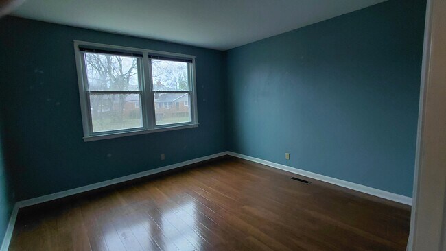 Building Photo - 5944 Port Yakima Ct