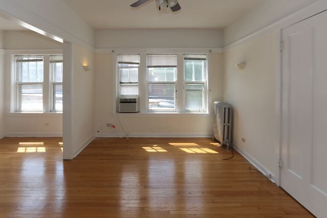 Building Photo - 821 W Waveland Ave