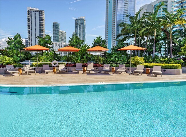 Building Photo - 700 NE 24th St