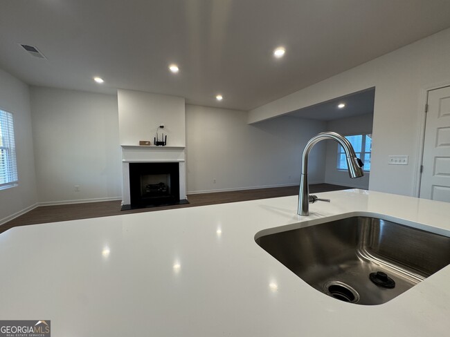 Building Photo - 102 Lavender Cir