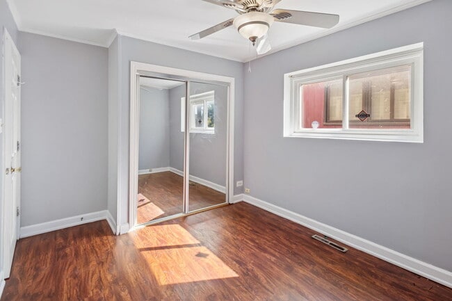 Building Photo - 2011 Brummel St