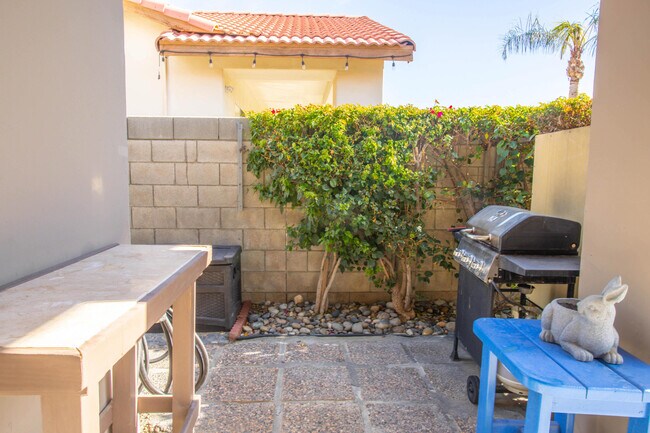 Building Photo - 74629 Lavender Way