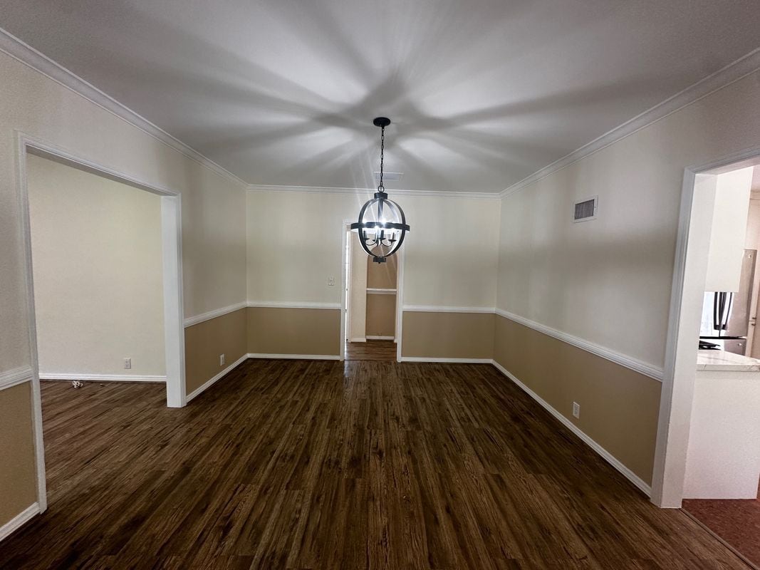Building Photo - 2151 N Altadena Dr