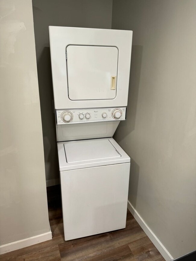 Building Photo - NICE 2 BED 1 BATH IN GREAT LOCATION IN AUBUN!