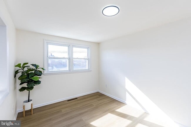 Building Photo - 1117 Circle Dr