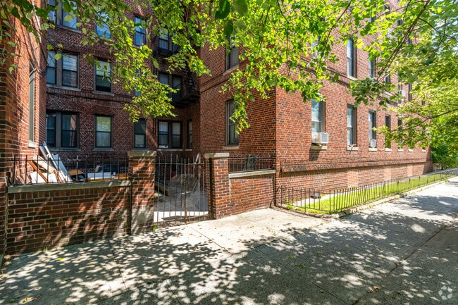Building Photo - 250 ocean parkway