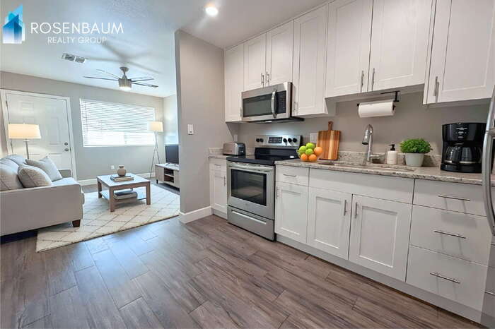 Building Photo - 550 W 9th St