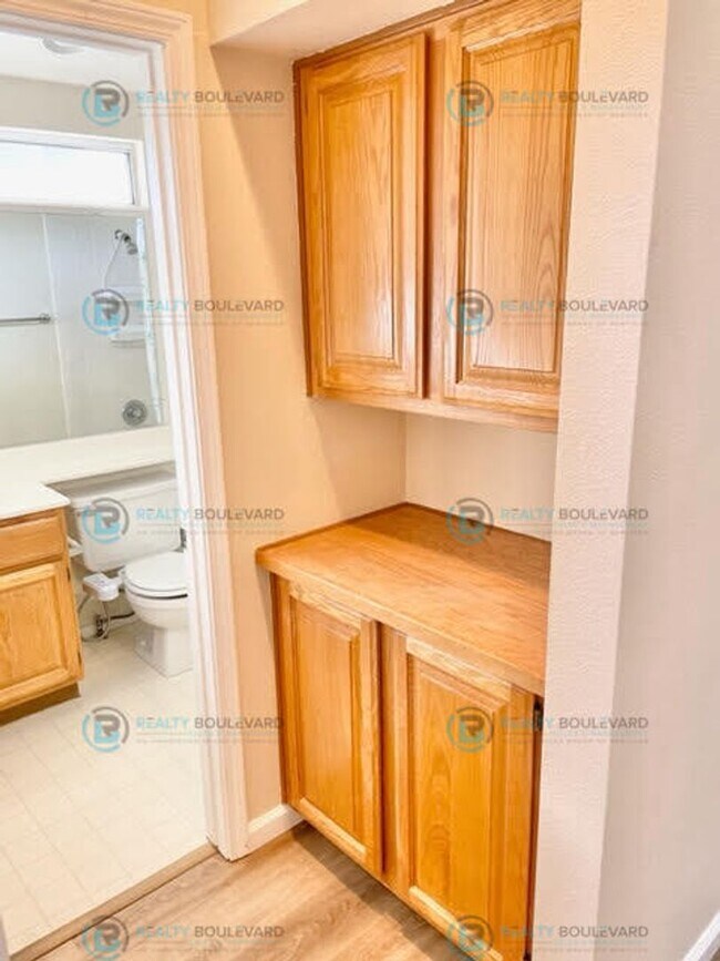 Building Photo - Well-Appointed 4BR Home with Open Floorplan & Expansive Yard