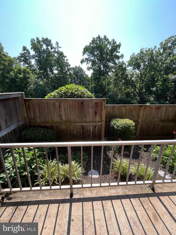 Building Photo - 1637 Oakwood Dr