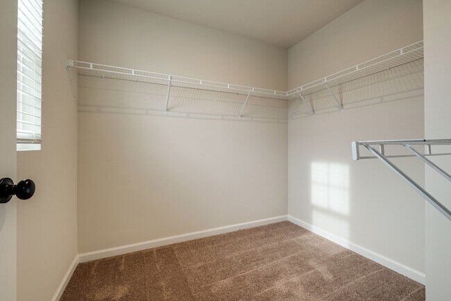 Building Photo - 529 Medwyk Dr