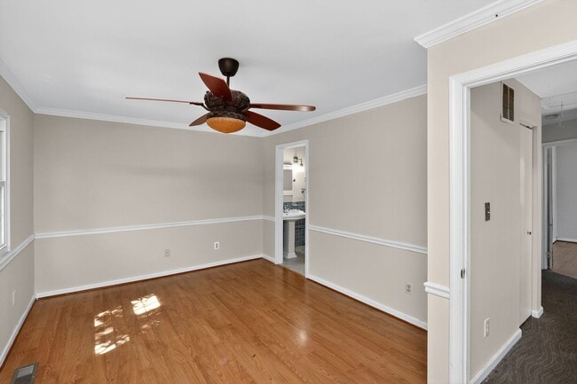 Building Photo - Ideal Rental: 3BR/2.5BA with Washer/Dryer, Parking & Pool Access