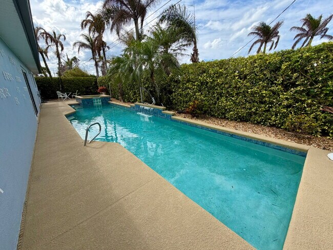 Building Photo - Gorgeous Pool Home in Satellite Beach!!