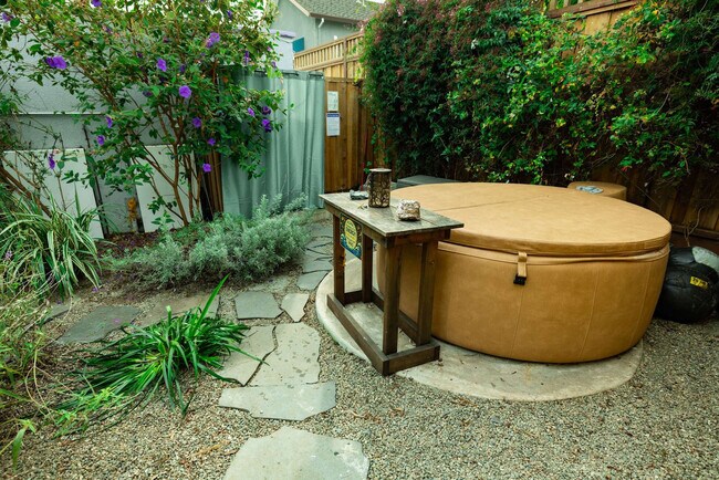 Building Photo - 3148 College Ave