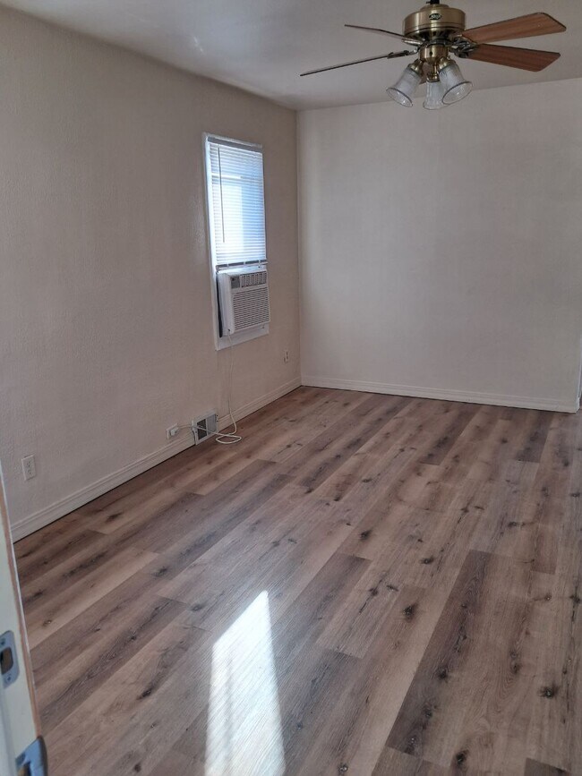 Building Photo - 523 S Adella St