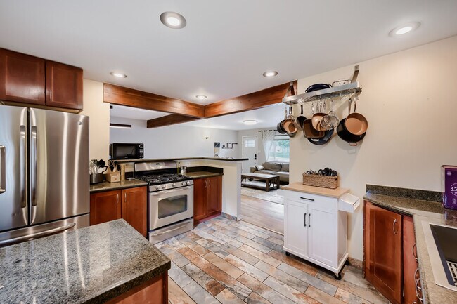Building Photo - 1007 Venus Dr