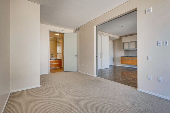 Building Photo - Veer Towers 1407E- Strip/City Views from this Stunning 1 bd/1ba Residence