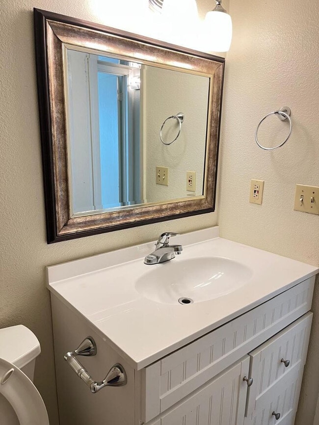 Building Photo - 3119 W Cochise Dr
