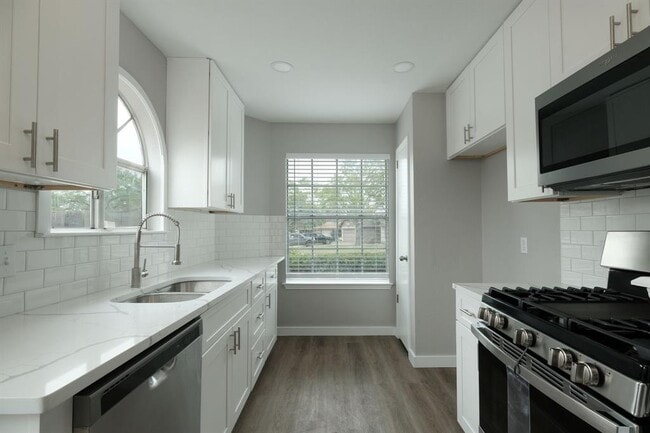 Building Photo - 1301 Black Cherry Dr