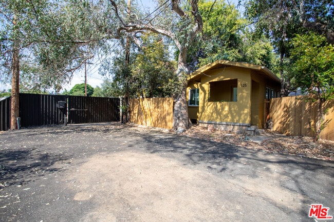 Building Photo - 125 Hackett Pl