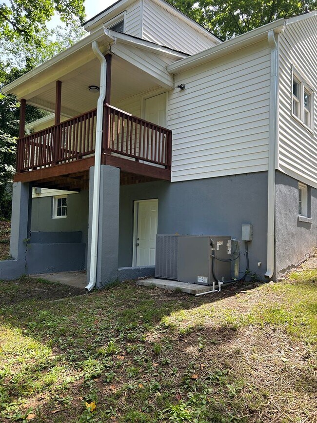 Building Photo - 2512 Stokes Ave
