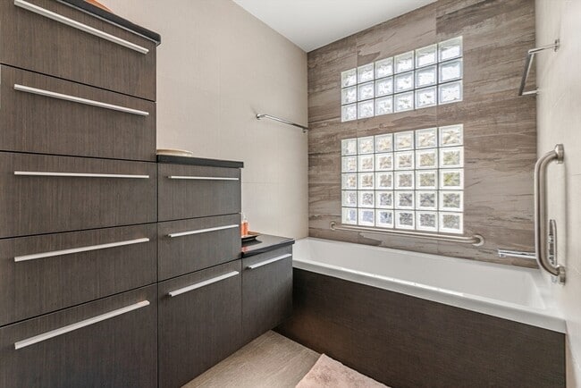 Building Photo - 37 Beverly Rd