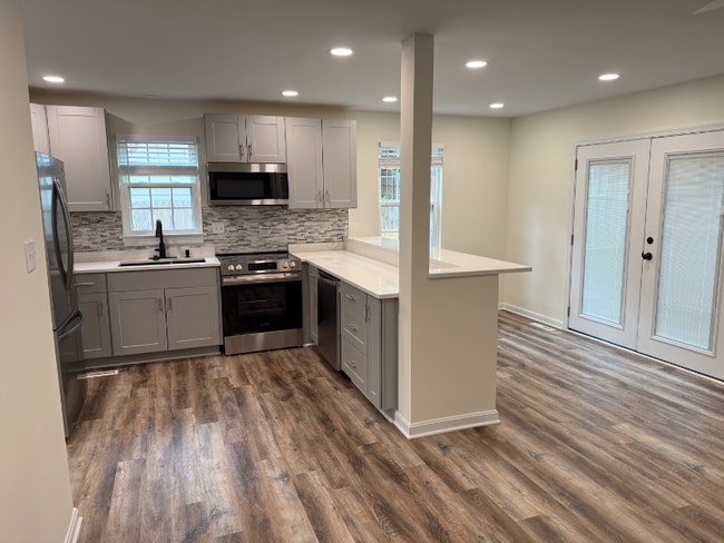 Building Photo - 2429 Crowncrest Dr