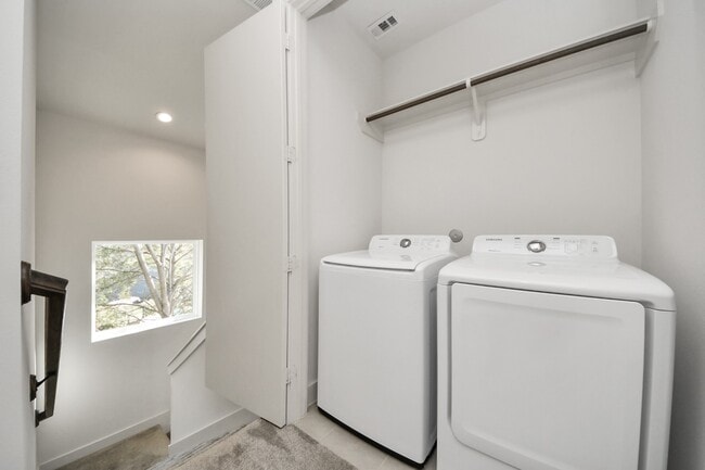 Building Photo - 4810 Martin Oaks Ln