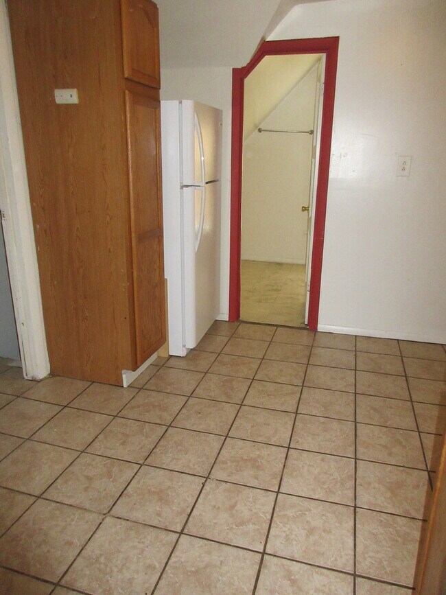 Building Photo - 316 Ravine Ave