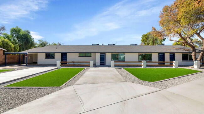 Building Photo - Fully Renovated 2 Bed / 2 Bath in Central ...