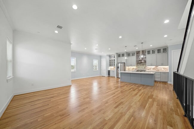 Building Photo - 5343 Larkin St