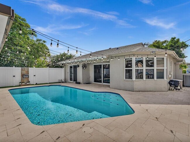 Building Photo - 9831 SW 58th Ct