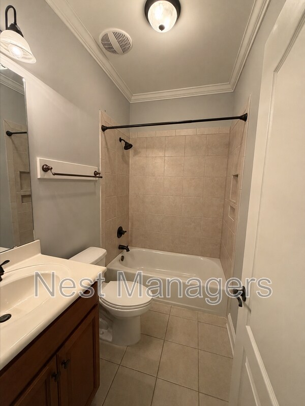Building Photo - 2409 Thorngrove Ct