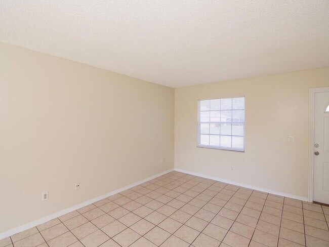 Building Photo - 1190 SE Puritan Ln